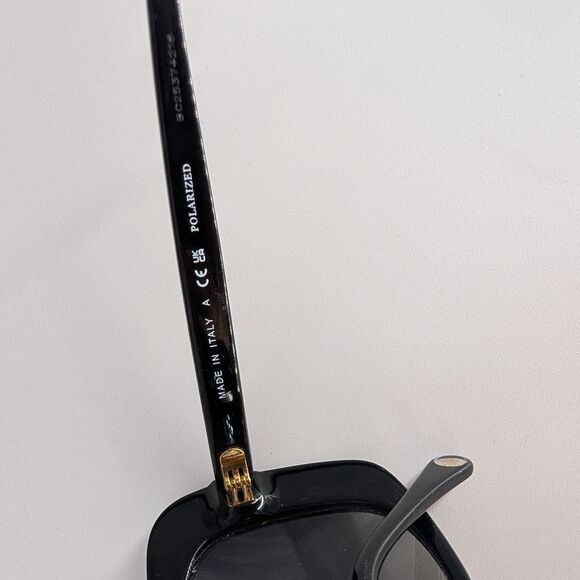 CHANEL Elegant Black Sunglasses - Picture 6 of 7